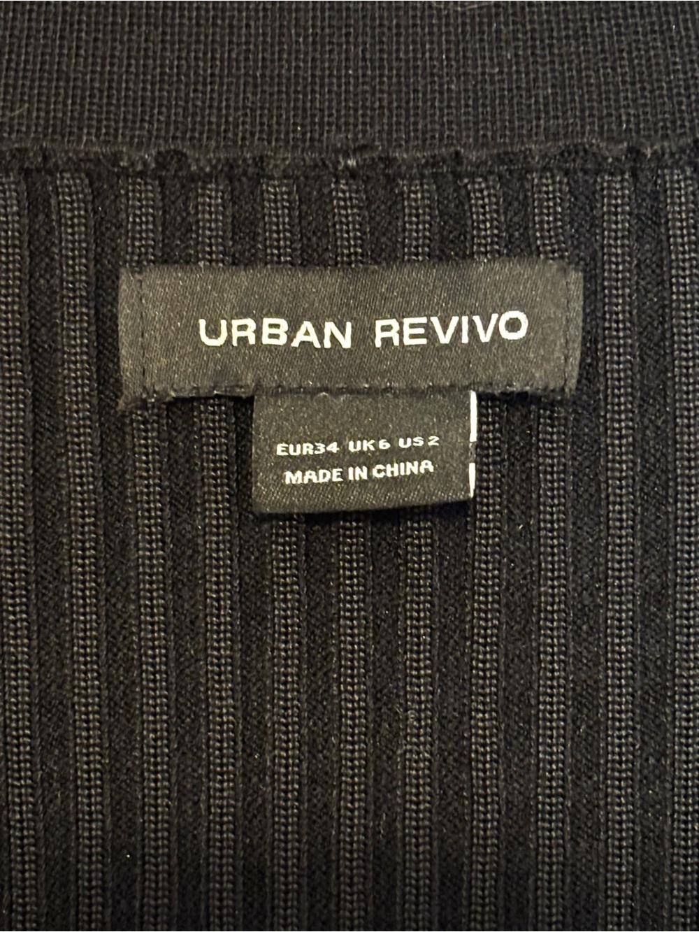 Urban Revivo Turn Lock Wave Sleeve Cardigan Ribbed Long Sleeve Black size 2 - Picture 4 of 7